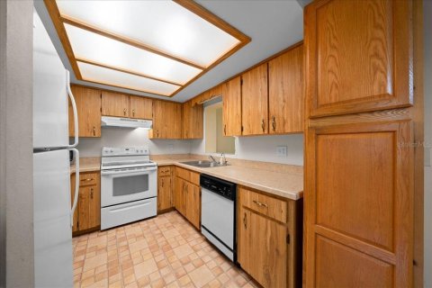 House in Inverness, Florida 3 bedrooms, 120.22 sq.m. № 2396513 - photo 9