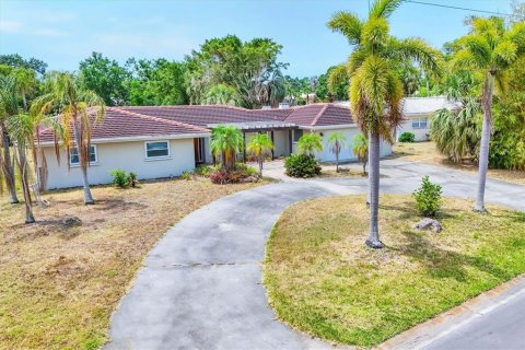 House in Sarasota, Florida 3 bedrooms, 165.46 sq.m. № 1686629 - photo 3