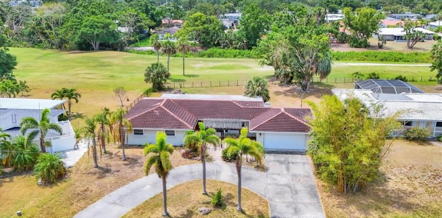House in Sarasota, Florida 3 bedrooms, 165.46 sq.m. № 1686629