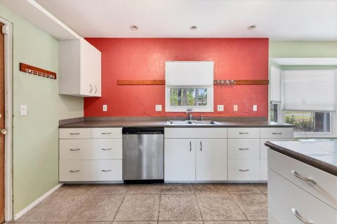 House in Sarasota, Florida 3 bedrooms, 165.46 sq.m. № 1686629 - photo 18