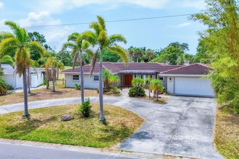 House in Sarasota, Florida 3 bedrooms, 165.46 sq.m. № 1686629 - photo 4