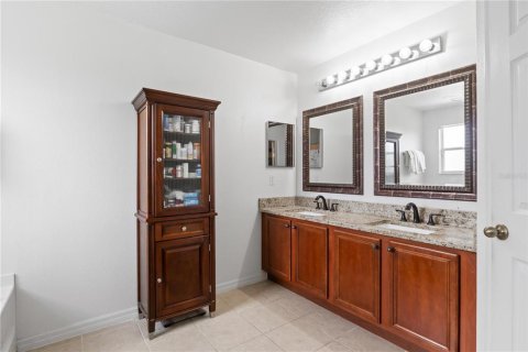 Casa en venta en Orlando, Florida, 6 dormitorios, 326.46 m2 № 1902808 - foto 16