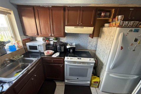 Condo in Miami, Florida, 2 bedrooms  № 1867437 - photo 22