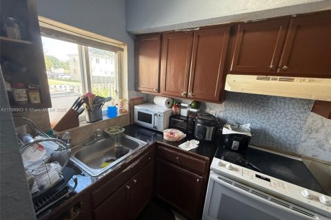 Condo in Miami, Florida, 2 bedrooms  № 1867437 - photo 23