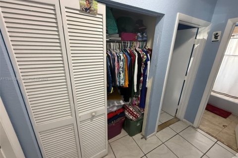 Condo in Miami, Florida, 2 bedrooms  № 1867437 - photo 17