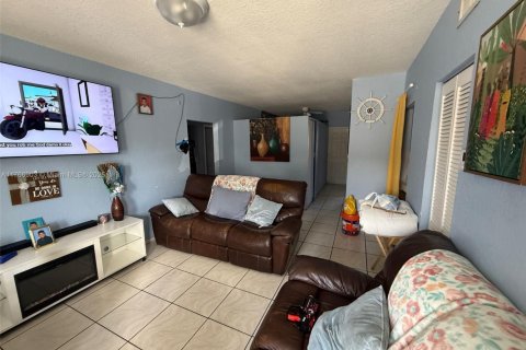 Condo in Miami, Florida, 2 bedrooms  № 1867437 - photo 26