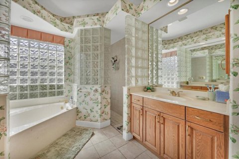 House in Sarasota, Florida 4 bedrooms, 367.99 sq.m. № 1534293 - photo 29