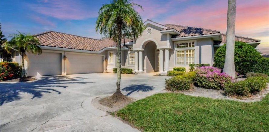 House in Sarasota, Florida 4 bedrooms, 367.99 sq.m. № 1534293
