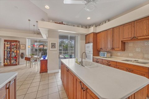 House in Sarasota, Florida 4 bedrooms, 367.99 sq.m. № 1534293 - photo 20