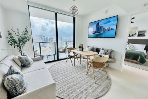 Condominio en Miami, Florida, 1 dormitorio  № 2015131
