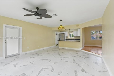Casa en venta en Miami, Florida, 3 dormitorios, 142.05 m2 № 1983791 - foto 10