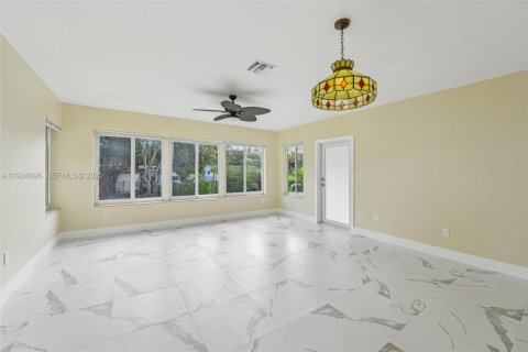 Casa en venta en Miami, Florida, 3 dormitorios, 142.05 m2 № 1983791 - foto 8