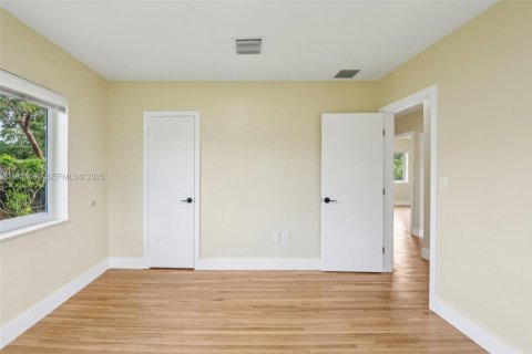 Casa en venta en Miami, Florida, 3 dormitorios, 142.05 m2 № 1983791 - foto 21