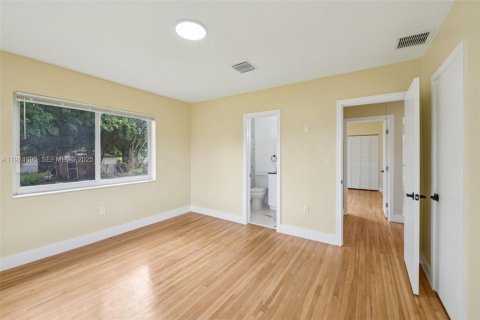 Casa en venta en Miami, Florida, 3 dormitorios, 142.05 m2 № 1983791 - foto 22