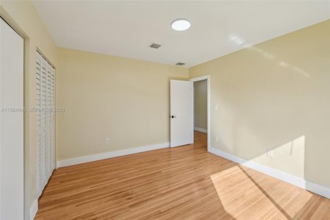 Casa en venta en Miami, Florida, 3 dormitorios, 142.05 m2 № 1983791 - foto 27