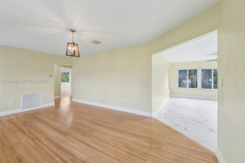 Casa en venta en Miami, Florida, 3 dormitorios, 142.05 m2 № 1983791 - foto 6