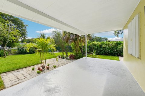Casa en venta en Miami, Florida, 3 dormitorios, 142.05 m2 № 1983791 - foto 29