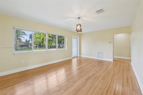 Casa en venta en Miami, Florida, 3 dormitorios, 142.05 m2 № 1983791 - foto 7