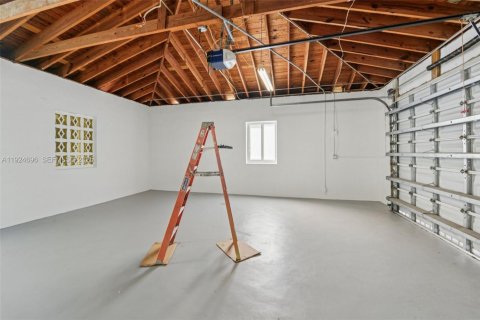 Casa en venta en Miami, Florida, 3 dormitorios, 142.05 m2 № 1983791 - foto 28