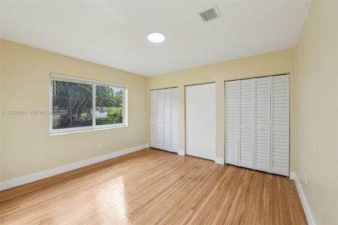 Casa en venta en Miami, Florida, 3 dormitorios, 142.05 m2 № 1983791 - foto 25