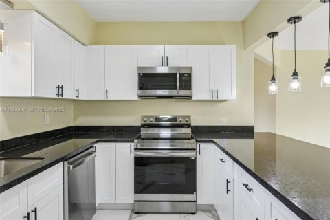 Casa en venta en Miami, Florida, 3 dormitorios, 142.05 m2 № 1983791 - foto 13