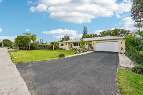 Casa en venta en Miami, Florida, 3 dormitorios, 142.05 m2 № 1983791 - foto 2