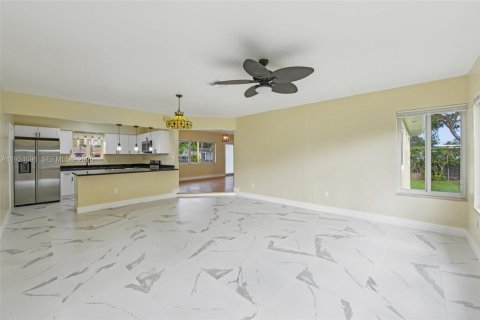 Casa en venta en Miami, Florida, 3 dormitorios, 142.05 m2 № 1983791 - foto 11