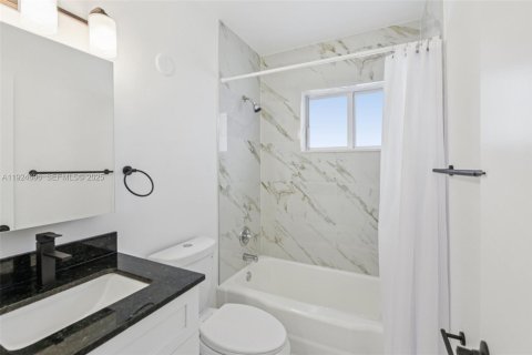Casa en venta en Miami, Florida, 3 dormitorios, 142.05 m2 № 1983791 - foto 17