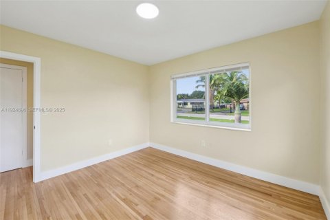 Casa en venta en Miami, Florida, 3 dormitorios, 142.05 m2 № 1983791 - foto 19