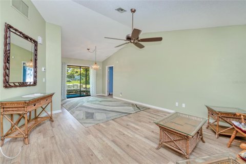 House in Englewood, Florida 2 bedrooms, 101.36 sq.m. № 1820679 - photo 2