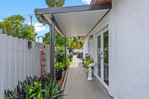 Casa en venta en Hialeah, Florida, 3 dormitorios, 144 m2 № 2088774 - foto 5