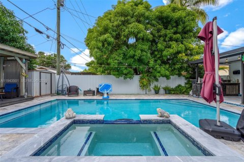 Casa en venta en Hialeah, Florida, 3 dormitorios, 144 m2 № 2088774 - foto 15