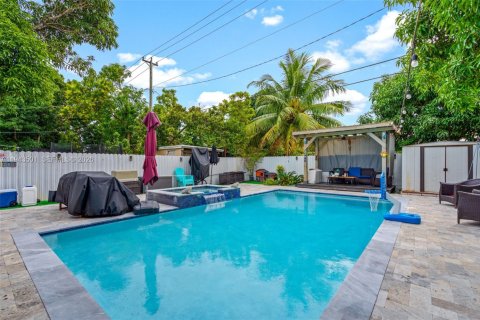 Casa en venta en Hialeah, Florida, 3 dormitorios, 144 m2 № 2088774 - foto 10