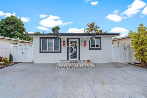 Casa en venta en Hialeah, Florida, 3 dormitorios, 144 m2 № 2088774 - foto 4
