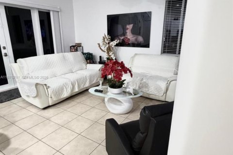 House in Homestead, Florida 3 bedrooms, 176.24 sq.m. № 2046003 - photo 24