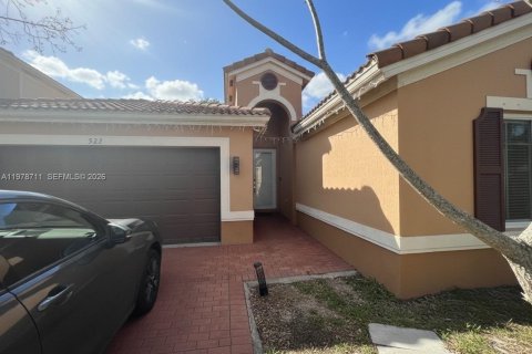 House in Homestead, Florida 3 bedrooms, 176.24 sq.m. № 2046003 - photo 1