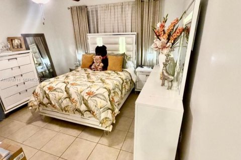 House in Homestead, Florida 3 bedrooms, 176.24 sq.m. № 2046003 - photo 20