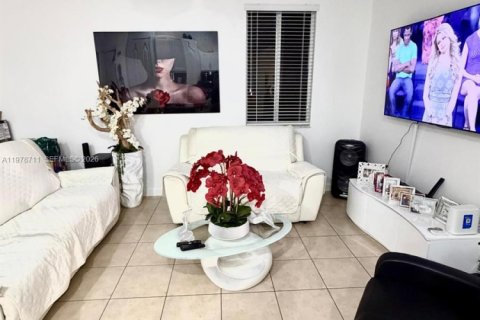 House in Homestead, Florida 3 bedrooms, 176.24 sq.m. № 2046003 - photo 10