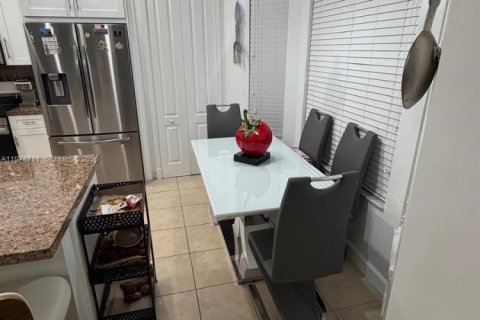 House in Homestead, Florida 3 bedrooms, 176.24 sq.m. № 2046003 - photo 22