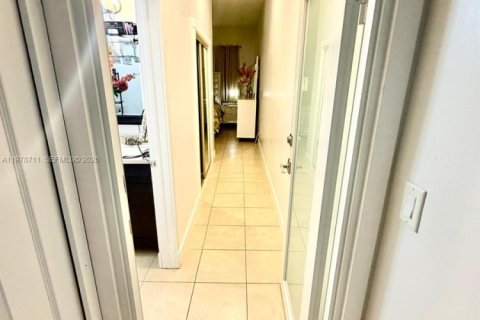 House in Homestead, Florida 3 bedrooms, 176.24 sq.m. № 2046003 - photo 5