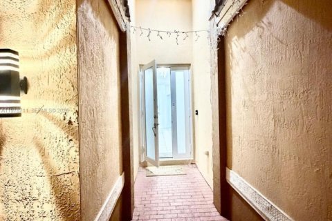 House in Homestead, Florida 3 bedrooms, 176.24 sq.m. № 2046003 - photo 2