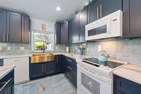 Villa ou maison à vendre à Largo, Floride: 3 chambres, 152.36 m2 № 2266483 - photo 14