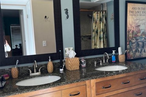 House in Largo, Florida 4 bedrooms, 213.4 sq.m. № 2237483 - photo 24