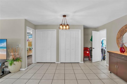 House in Largo, Florida 4 bedrooms, 213.4 sq.m. № 2237483 - photo 13