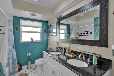 House in Largo, Florida 4 bedrooms, 213.4 sq.m. № 2237483 - photo 30