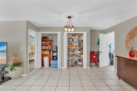House in Largo, Florida 4 bedrooms, 213.4 sq.m. № 2237483 - photo 16