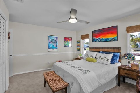 House in Largo, Florida 4 bedrooms, 213.4 sq.m. № 2237483 - photo 28