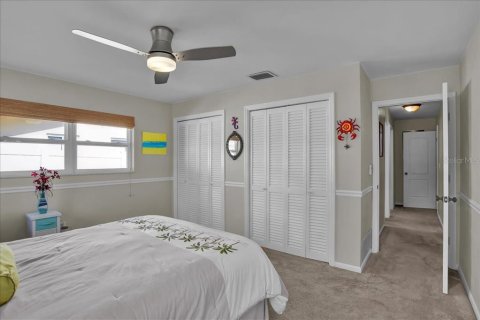 House in Largo, Florida 4 bedrooms, 213.4 sq.m. № 2237483 - photo 27
