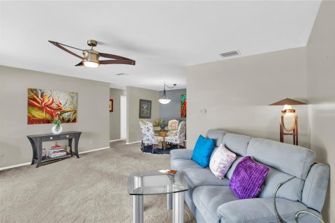 House in Largo, Florida 4 bedrooms, 213.4 sq.m. № 2237483 - photo 4