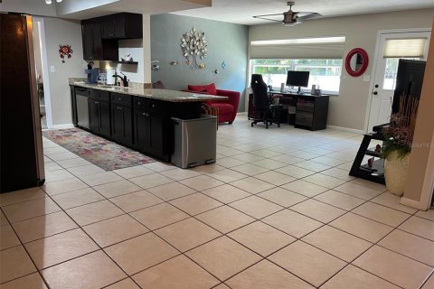House in Largo, Florida 4 bedrooms, 213.4 sq.m. № 2237483 - photo 15